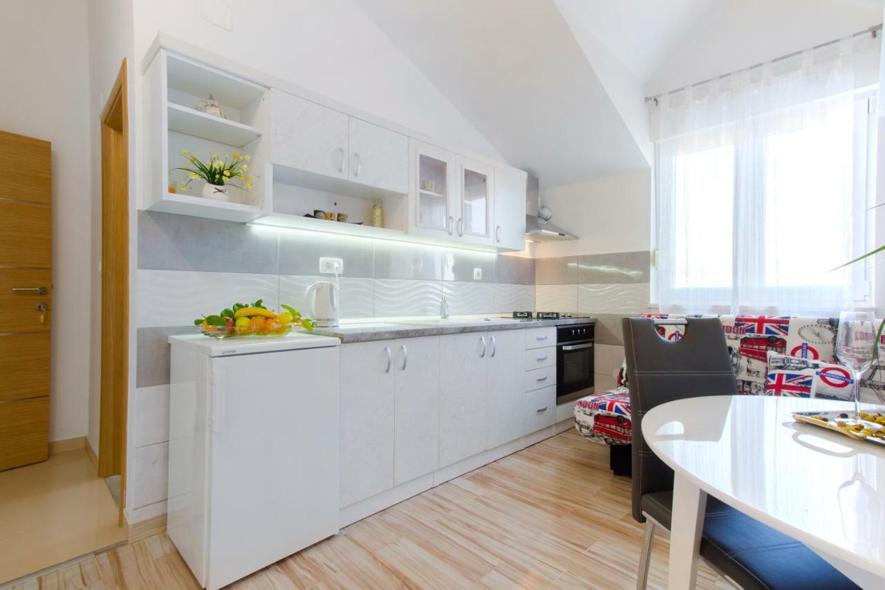 Apartmani Skelin***/**** Kaštela Kültér fotó
