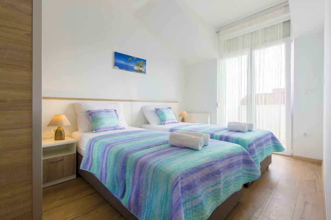 Apartmani Skelin***/**** Kaštela Kültér fotó