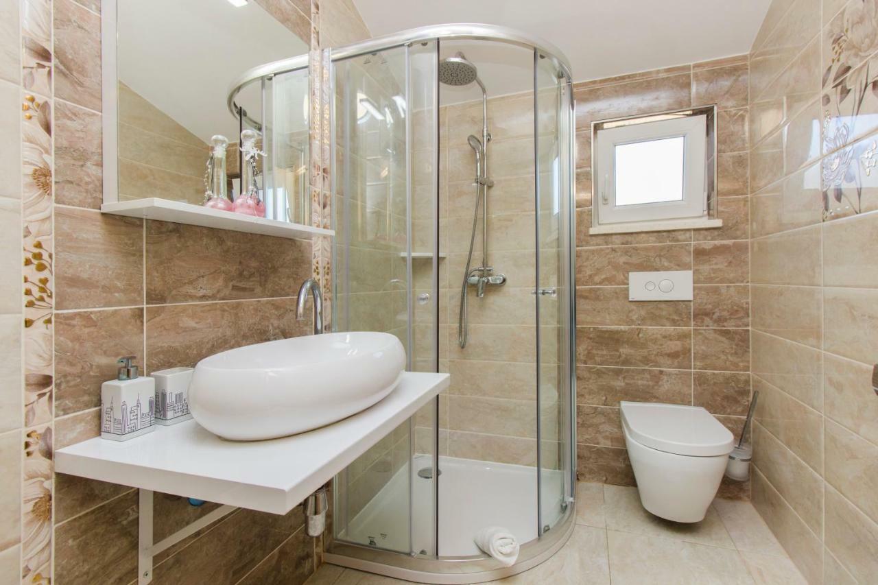 Apartmani Skelin***/**** Kaštela Kültér fotó