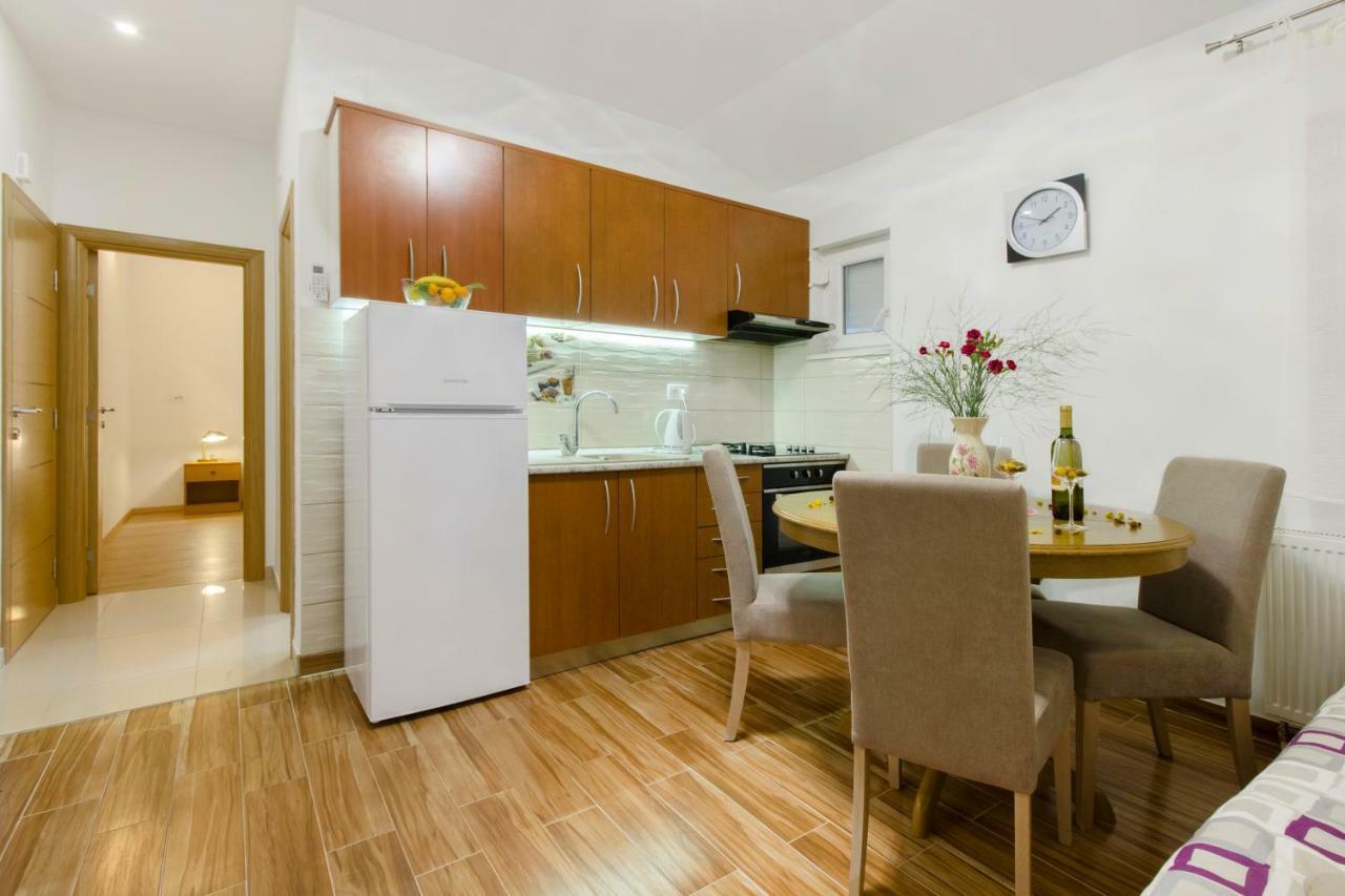 Apartmani Skelin***/**** Kaštela Kültér fotó