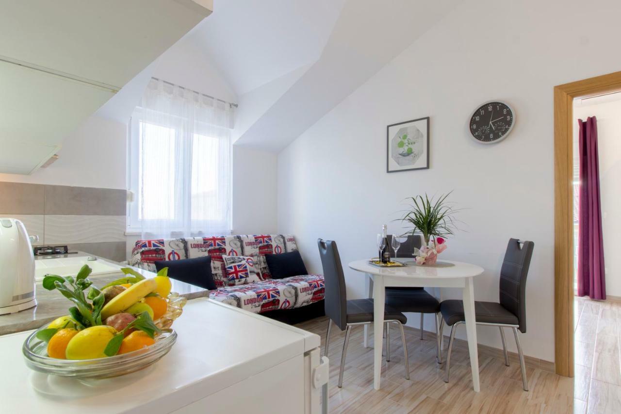 Apartmani Skelin***/**** Kaštela Kültér fotó